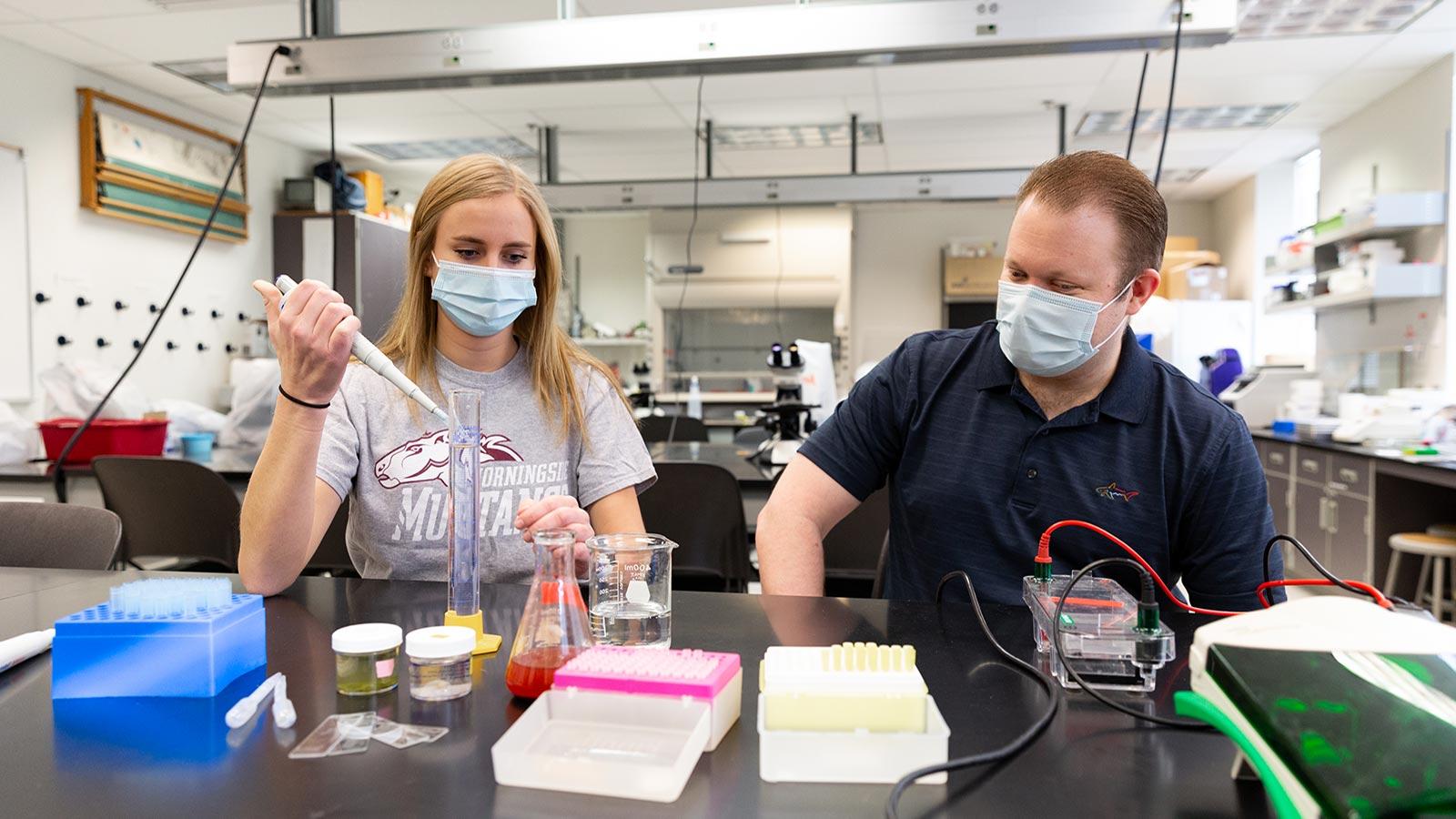 Tenly Hansen and Dr. Chad Leugers working in a lab at Morningside.